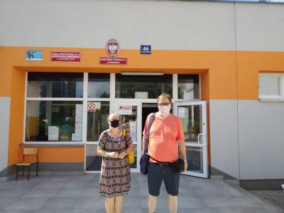 Joanna und Volker vor dem Eingang der Zespół Nr.1 w Katowicach